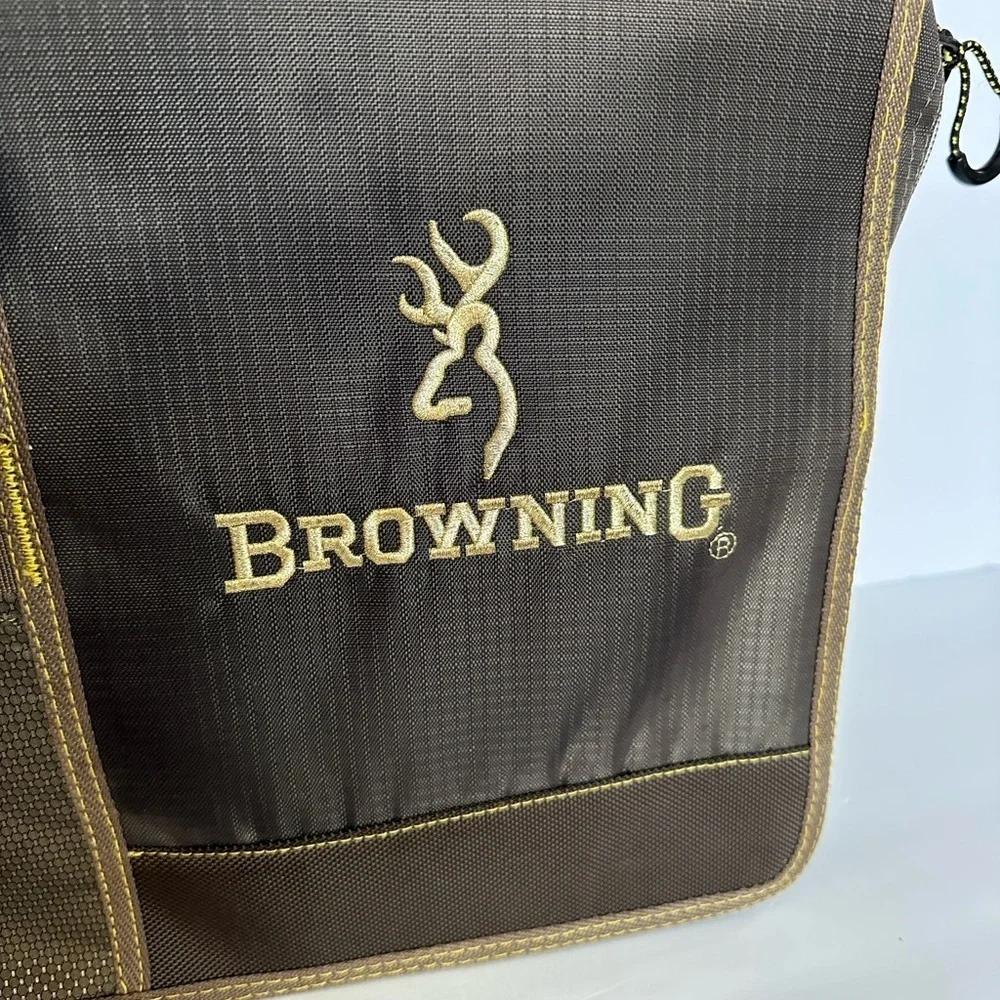 Browning Comp Series Shooting Bag, also a Browning Fishing Worm Binder. EUC